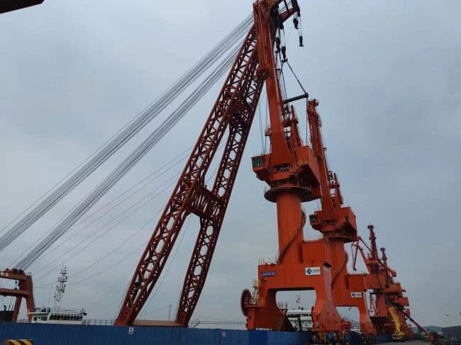 Cẩu chân đế 40T40M tại Cảng Trấn Giang, Giang Tô
