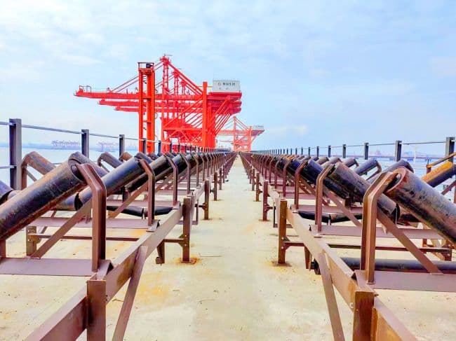 Băng tải tại khu liên hợp thép Phòng Thành Cảng, Quảng Tây