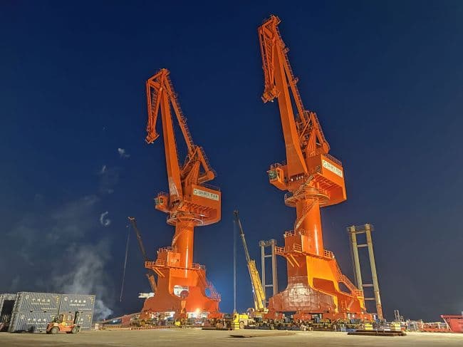 Cẩu chân đế 40T40M tại Huaneng Dongjiakou, Cảng Thanh Đảo