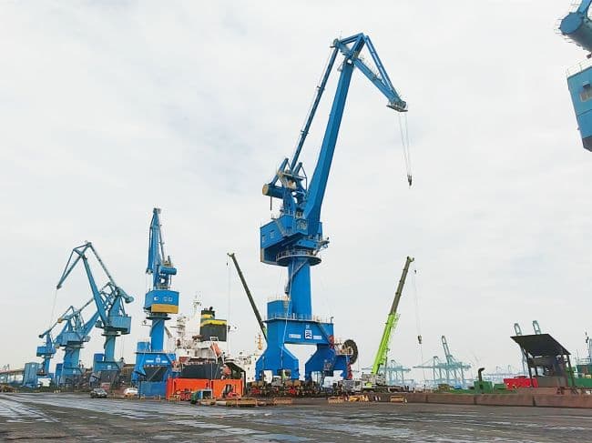 Cẩu chân đế 40T45M tại Bến than Thiên Tân