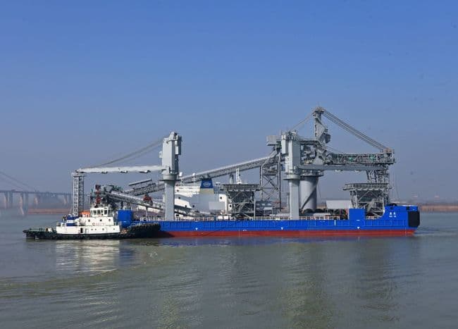 Sàn trung chuyển nổi ngoài khơi tại Guinea