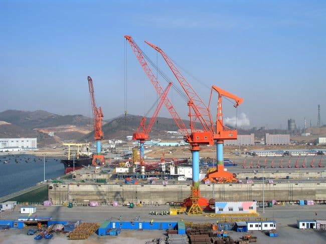 Trấn Giang - Cẩu chân đế 50T70M