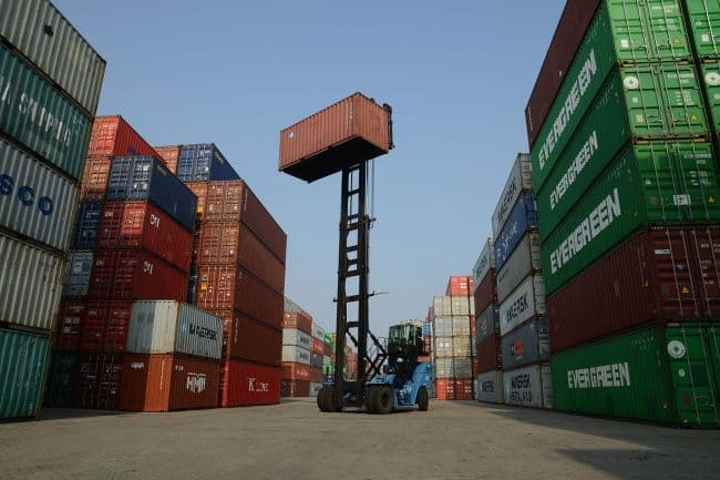 Xe nâng xếp điện QQCT tại Cảng Thanh Đảo