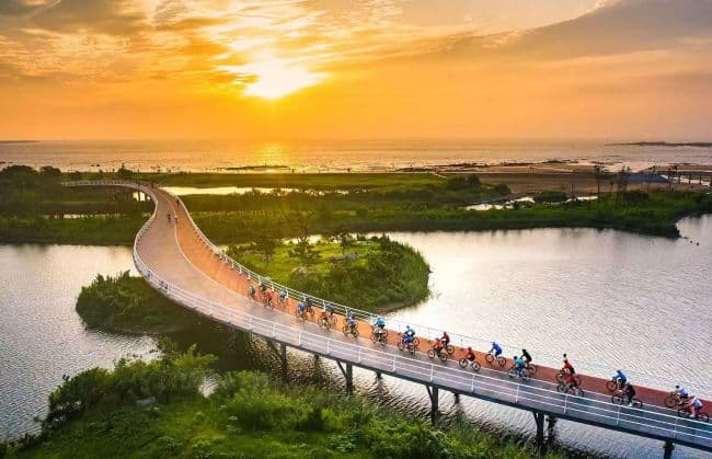 Cầu nổi đường xanh Bờ biển Ánh Dương tại khu nghỉ dưỡng Shanhaitian