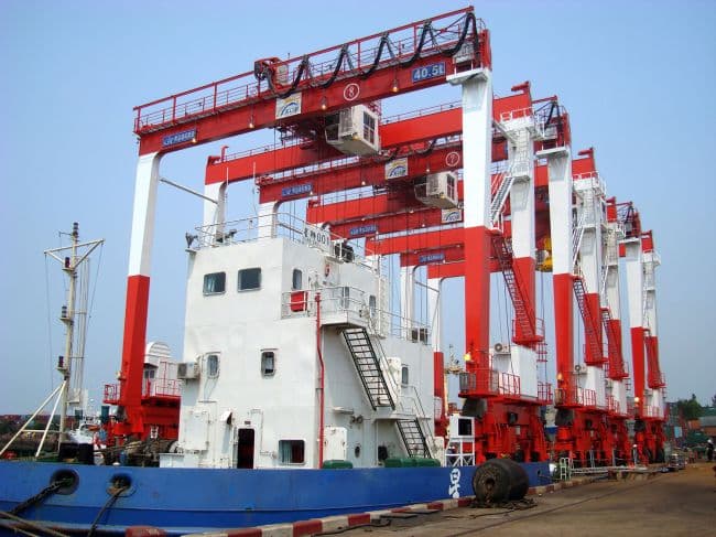 Cẩu ray 40,5T tại Cảng Long Khẩu, Yên Đài