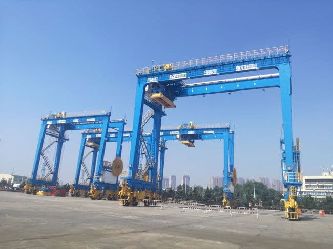 Cẩu bánh lốp 40,5T tại Cảng Duy Phường, Shandong Hi-Speed