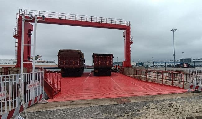 Cảng Uy Hải - Cầu Ro-Ro hành khách nâng tự động lưỡng dụng