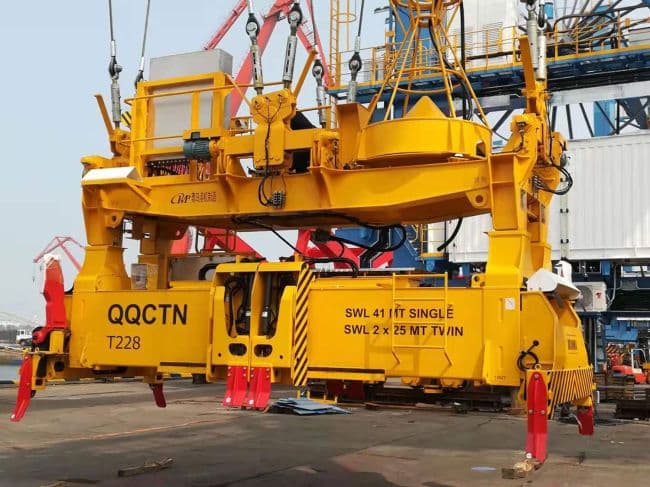 Khung nâng thủy lực hai container