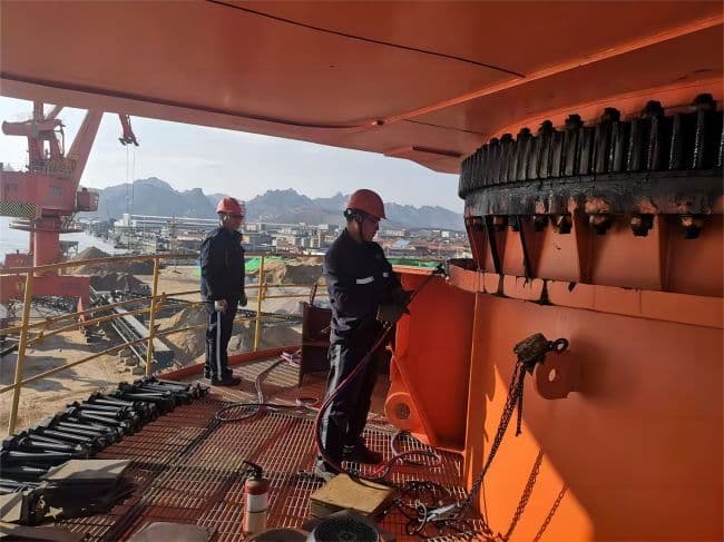 Cảng Nhũ Sơn, Uy Hải - Bảo trì cẩu chân đế
