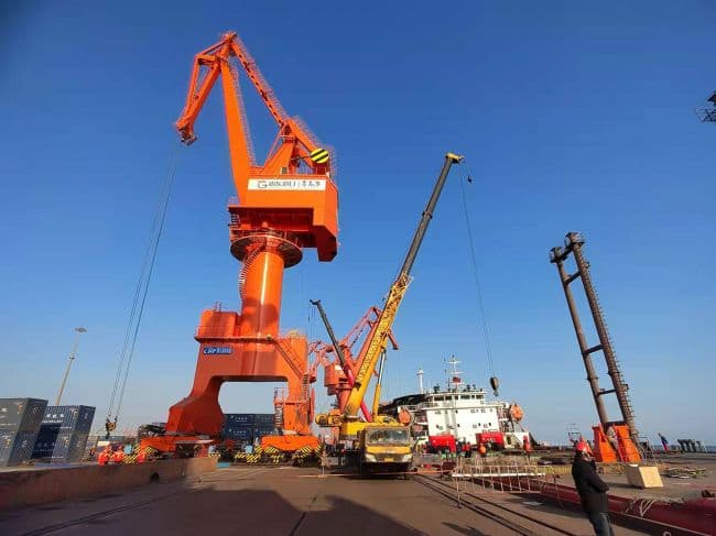 Cẩu chân đế 40T40M tại Dongfen, Cảng Thanh Đảo