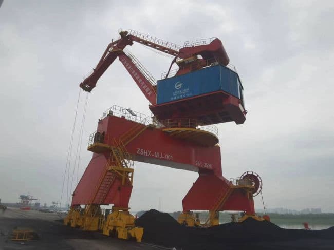 Cẩu chân đế 25T25M tại Cảng Chương Thụ, Giang Tây