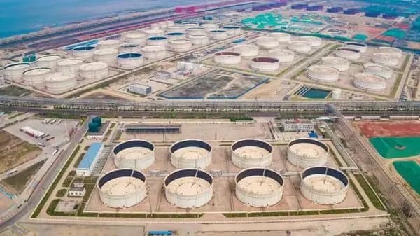 由青岛港牵头的Oil Port与一家香港贸易公司在青岛国际能源交易中心平台成功达成20万立方米原油罐容交易。
