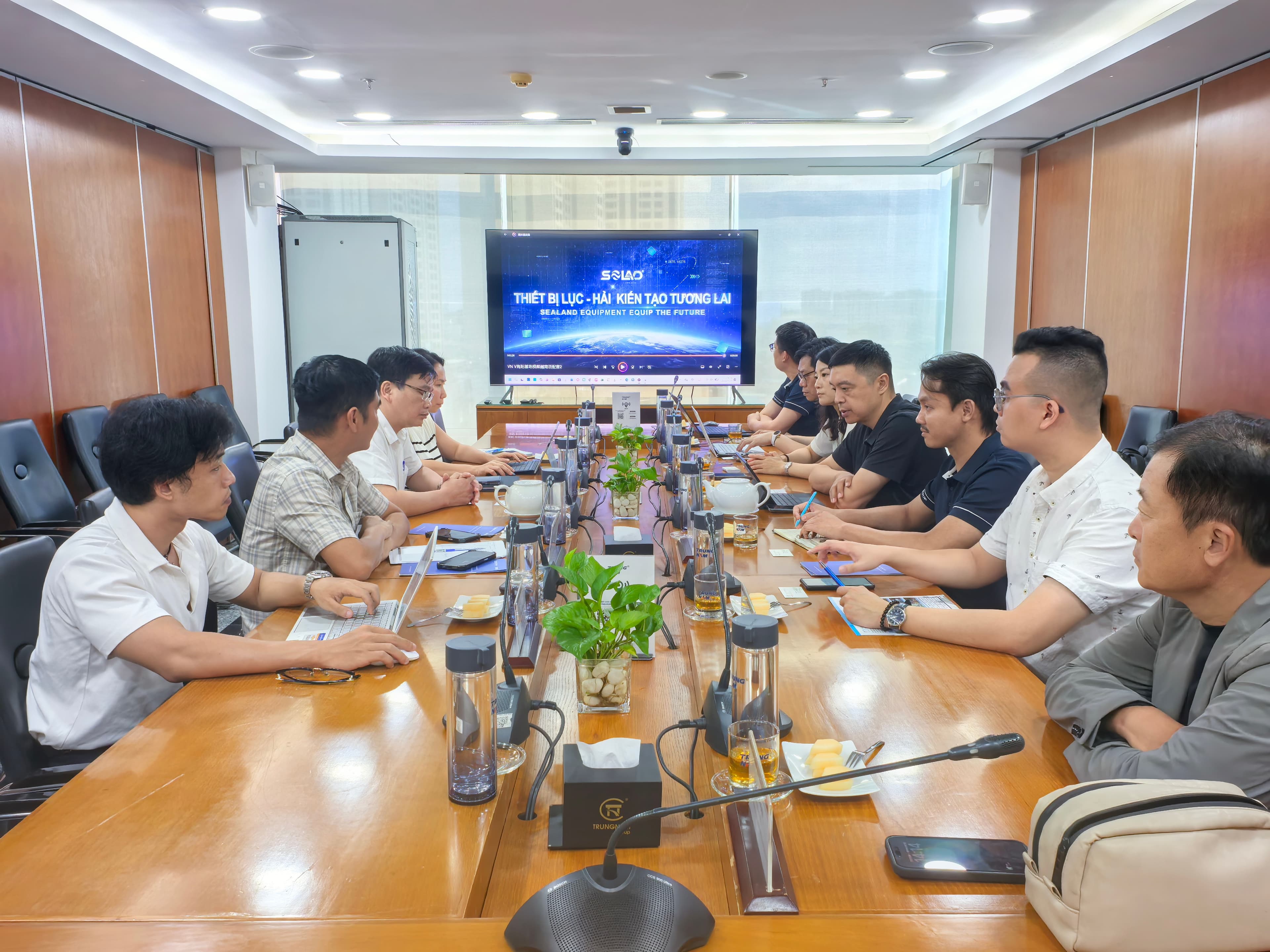 Representatives of Shandong Port Group and Trungnam Group at the working session on July 28, 2026