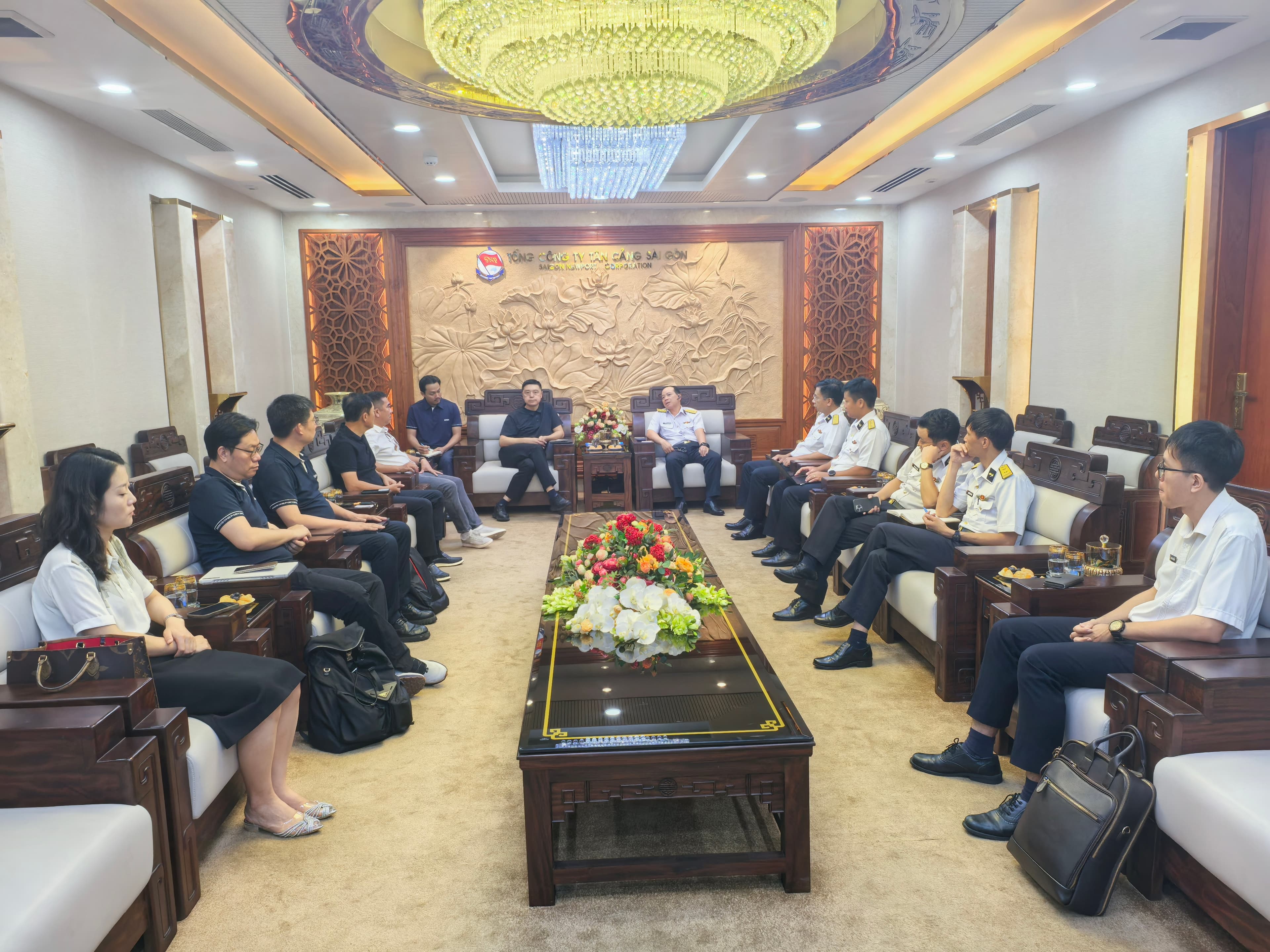 Đoàn Shandong Port Group và đại diện Tổng công ty Tân Cảng Sài Gòn tại buổi làm việc ngày 28-07-2026