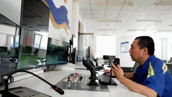 Cẩu giàn chạy ray tự động